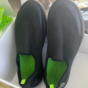 Oofos EEZEE Low Women’s black W11